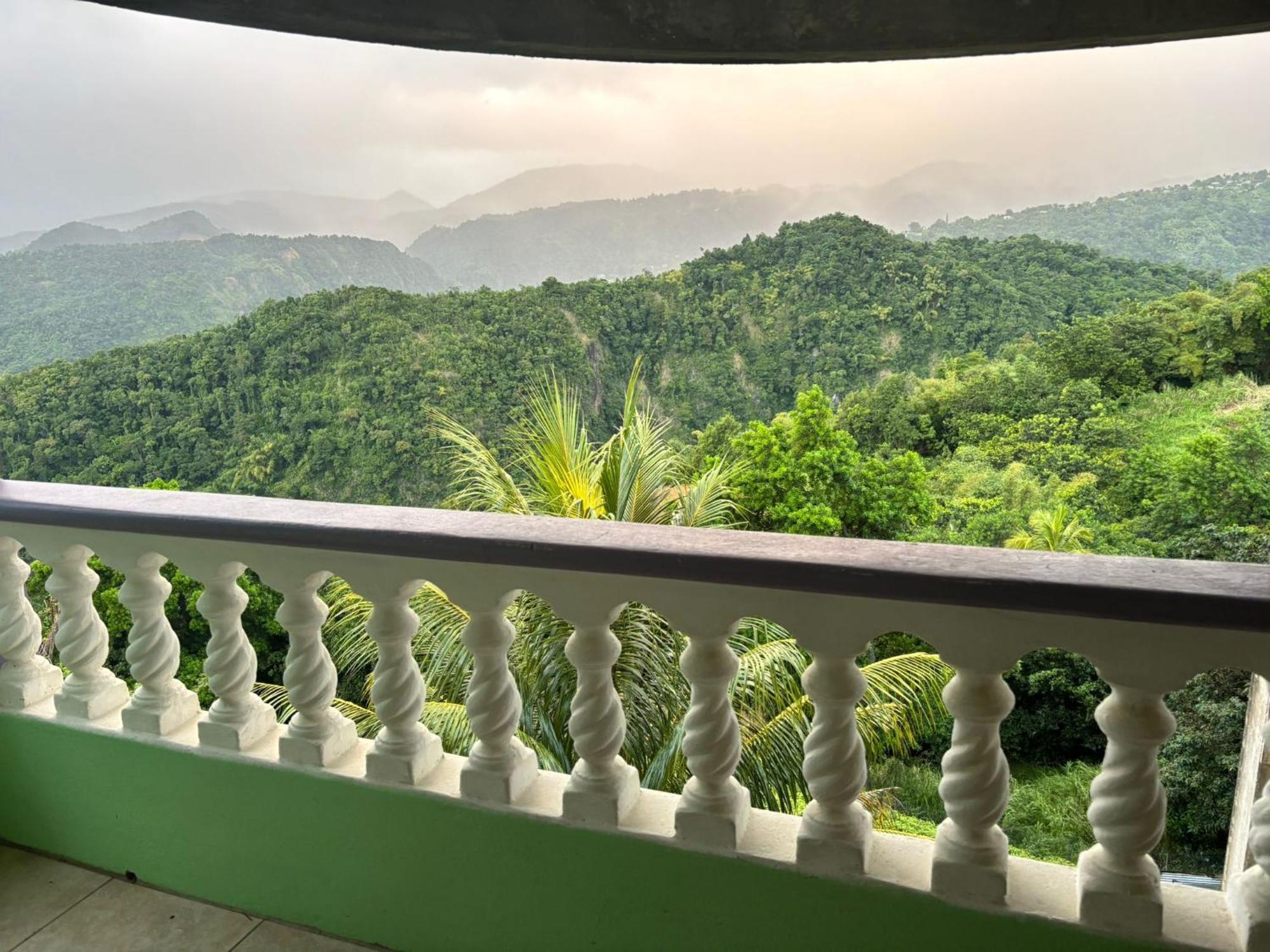 Matthew'S Miracle View Roseau Exterior foto